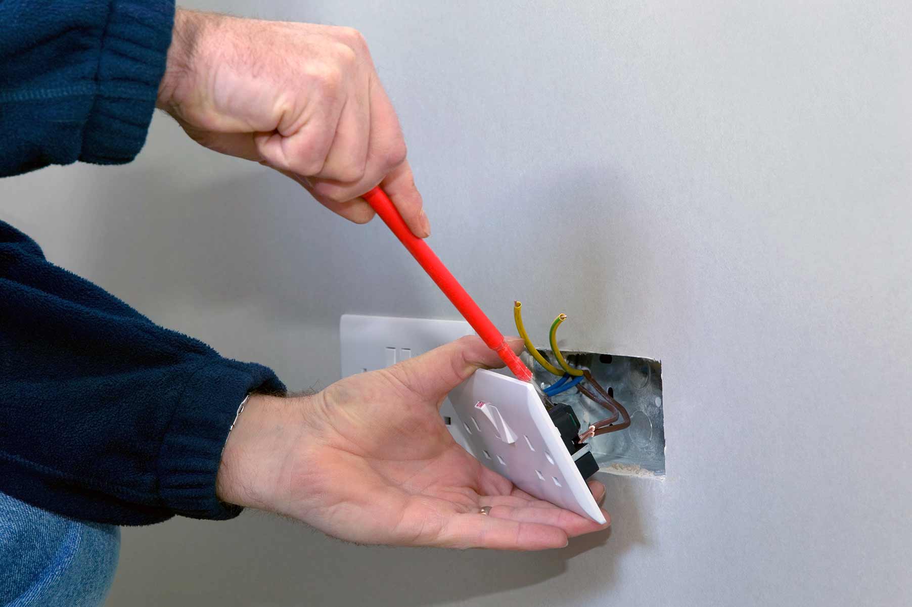 Our electricians can install plug sockets for domestic and commercial proeprties in Henley On Thames and the local area. 